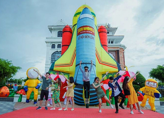 Phi thuyền Sun World.