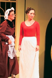 Ngọc Bích (trái) trong
vở Nhà búp bê.