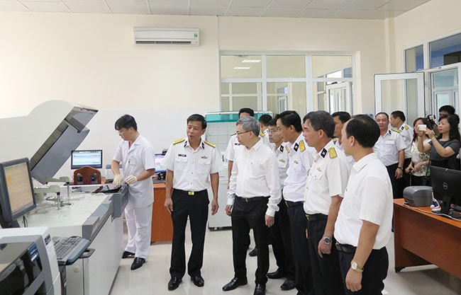 Đoàn công tác của Bệnh viện Bạch Mai đánh giá hoạt động chuyển giao kỹ thuật xét nghiệm tại Viện Y học Hải quân.