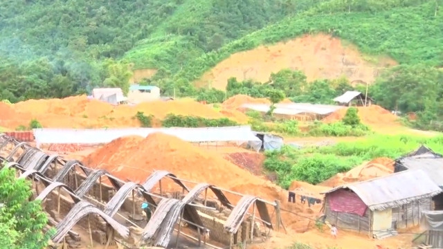 Lò gạch ở xã Yến Dương, huyện Ba Bể vẫn hoạt động bình thường.