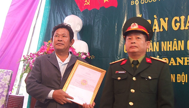 Hình ảnh tại Lễ trao tặng Nhà tình nghĩa.