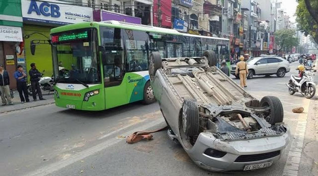 Tai nạn giao thông xảy ra sáng 26-1 tại đường Giảng Võ (thuộc địa phận phường Cát Linh, quận Đống Đa, Hà Nội).
