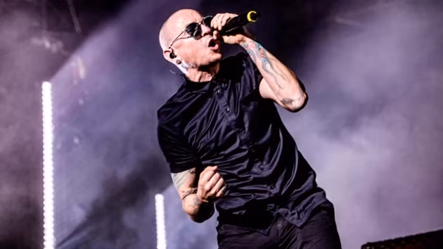Ca sĩ Chester Bennington của Linkin Park qua đời tại nhà riêng