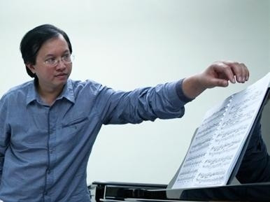 Tiến sĩ Tạ Quang Đông, Trưởng phòng Hành chính Đối ngoại Học viện Âm nhạc Quốc gia Việt Nam, thành viên Ban tổ chức cuộc