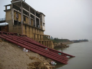 Trạm bơm đại định(Vinh Tường Vĩnh Phúc)lắp đặt 17 máy bơm nước dã chiến chống hạn
