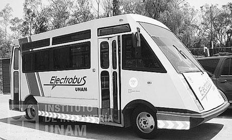 Xe buýt điện điều khiển qua ăng-ten