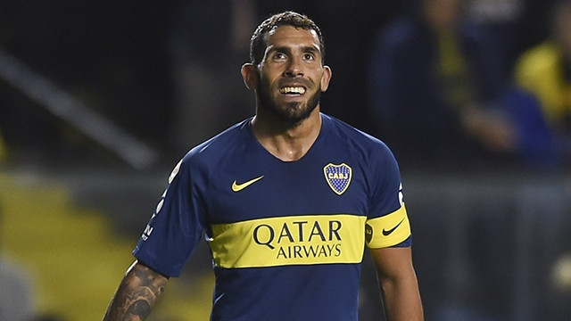 Carlos Tevez cho rằng Cristiano Ronaldo là cầu thủ vĩ đại 