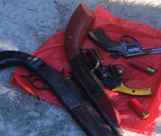 Tang vật do công an thu giữ từ vụ ẩu đả.