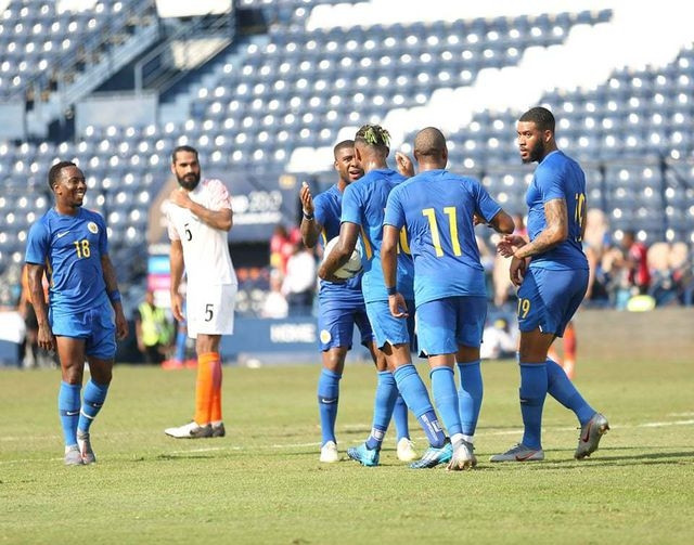 Các cầu thủ Curacao (áo xanh) giành thắng lợi thuyết phục trước đại diện châu Á Ấn Độ.