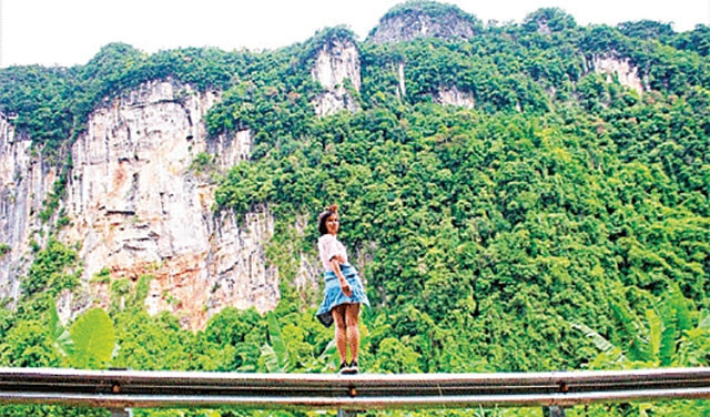 Linh trở lại với đam mê du lịch sau khi khỏi bệnh. Ảnh: CÔNG THẮNG