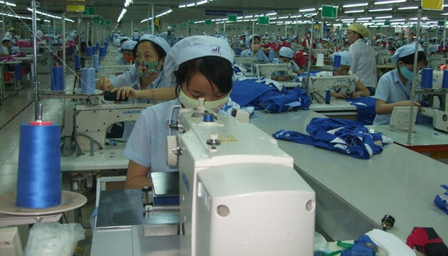 Doanh nghiệp đầu tư Nhà máy may tại KCN Nam Đông Hà (Quảng Trị) đã giải quyết việc làm cho nhiều lao động tại địa phương.