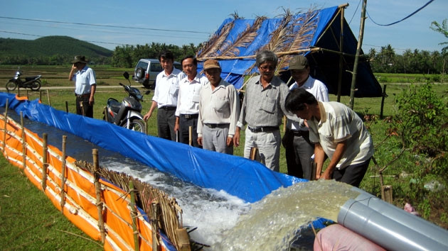 Trạm bơm dã chiến Vực Cày, sông La Tinh của Công ty TNHH khai thác công trình thủy lợi Bình Định cứu hạn cho hơn 100 ha lúa của xã Cát Hanh, huyện Phù Cát (Bình Định).