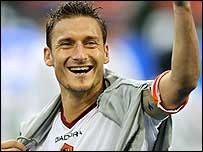 Totti giành giải thưởng Chiếc giày vàng châu Âu