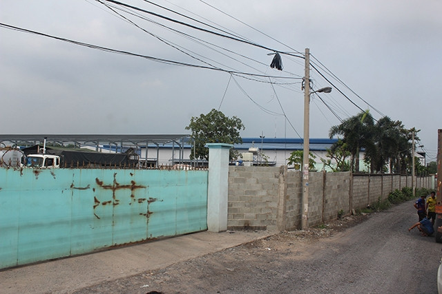 Một xưởng sản xuất được xây dựng trái phép đã hoạt động tại khu vực quy hoạch Cụm công nghiệp Phước Tân.