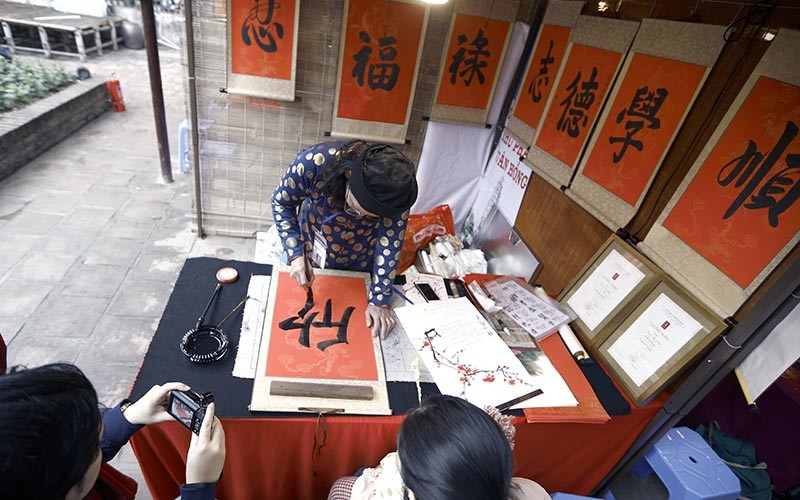 'Xin' chữ đầu năm ở Hội chữ Xuân.