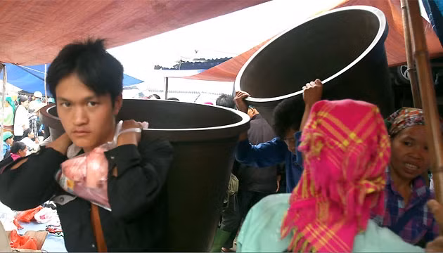 Cần hướng dẫn và giúp đỡ người lao động, đặc biệt là trẻ em, thanh thiếu niên di cư tìm việc an toàn. (Ảnh minh họa)