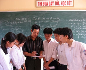 Thầy và trò Trường THPT Vĩnh Bảo.