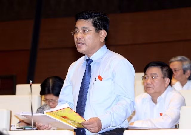 Đại biểu Lương Văn Thành (TP Hải Phòng) ý kiến về Luật Tố tụng hình sự (sửa đổi) tại Quốc hội, sáng 17-6. Ảnh: PHƯƠNG HOA.