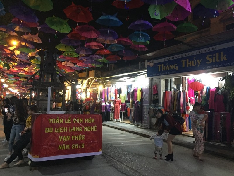 Đặc sắc Tuần lễ văn hóa du lịch - thương mại làng nghề Vạn Phúc 