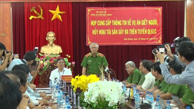 Trung tướng Nguyễn Công Sơn, Phó Tổng cục trưởng Cảnh sát phát biểu tại buổi họp báo.