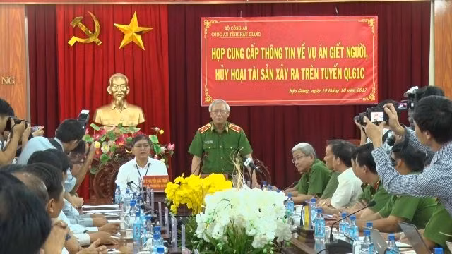 Trung tướng Nguyễn Công Sơn, Phó Tổng cục trưởng Cảnh sát phát biểu tại buổi họp báo.