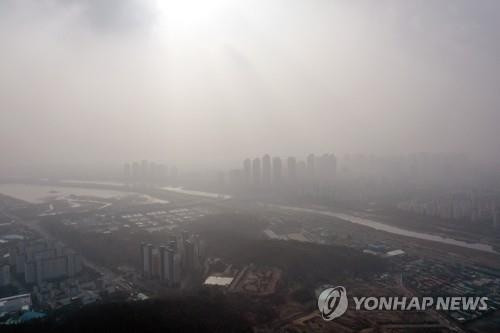 Bụi mịn tạo lớp khói mù dày đặc ở khu vực Icheon (Ảnh:YONHAP)
