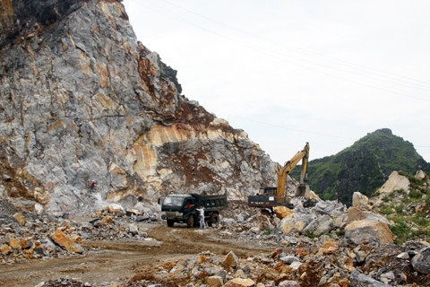 Một điểm khai thác đá trái phép tại xã Minh Tân, huyện Thủy Nguyên (Hải Phòng).