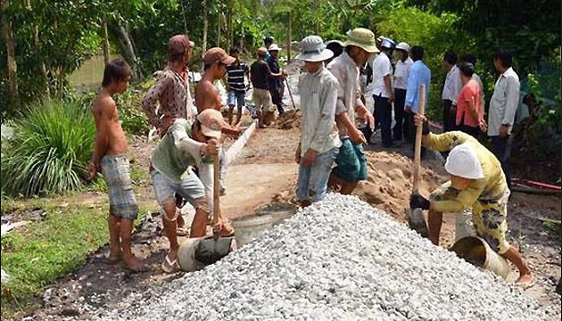 Huyện Phước Long huy động “tổng lực” làm giao thông nông thôn.