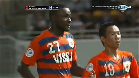 Tiền đạo Suleiman (trái) sau bàn thắng vào lưới Kitchee. (ảnh màn hình)