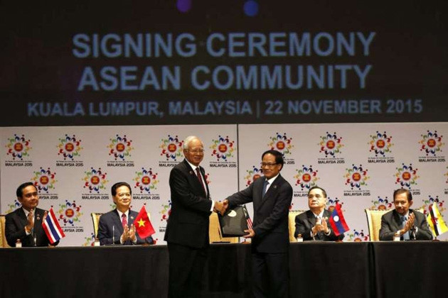 Lễ ký Tuyên bố Kuala Lumpur về việc thành lập Cộng đồng ASEAN 2015 và Tầm nhìn Cộng đồng ASEAN 2025. (Ảnh: asean.org).