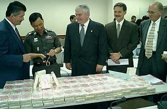 Trao đổi kinh nghiệm chống ma tuý <br>với các chuyên gia chống ma tuý quốc tế.