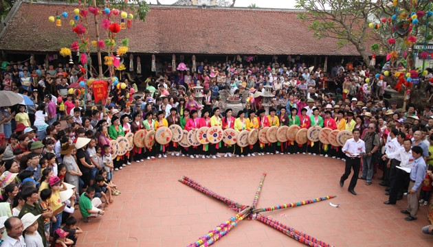 Nón làng Chuông vào hội. (ảnh: Diệu Ngọc).