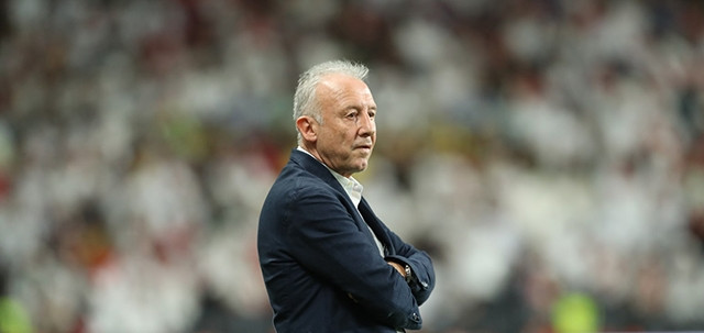 HLV Alberto Zaccheroni chia tay đội tuyển UAE sau thất bại trước Qatar. (Ảnh: AFC)