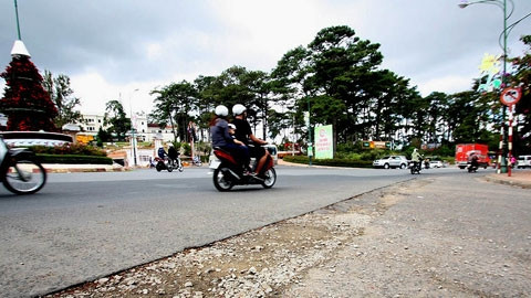 Mặt đường vào trung tâm TP Đà Lạt.