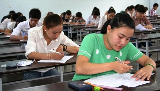 Thí sinh đang chuẩn bị làm bài thi tại ĐH Huế.