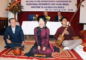 Biểu diễn ca trù.