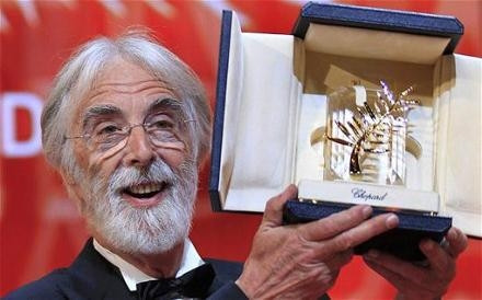 Đạo diễn Michael Haneke nhận giải Cành cọ Vàng tại LHP Cannes lần thứ 65.