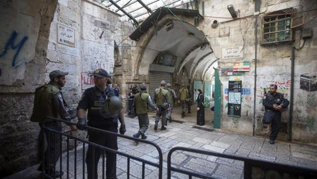 Lực lượng an ninh I-xra-en tăng cường kiểm soát ở Giê-ru-xa-lem. Ảnh EFEA