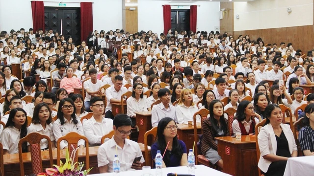 685 tình nguyện viên tham gia phục vụ Tuần lễ cấp cao APEC