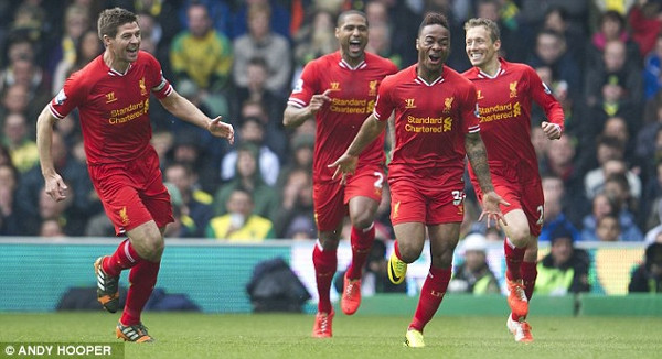 Các cầu thủ Liverpool trong đội tuyển Anh (từ trái sang) : Gerrard, Johnson và Sterling.