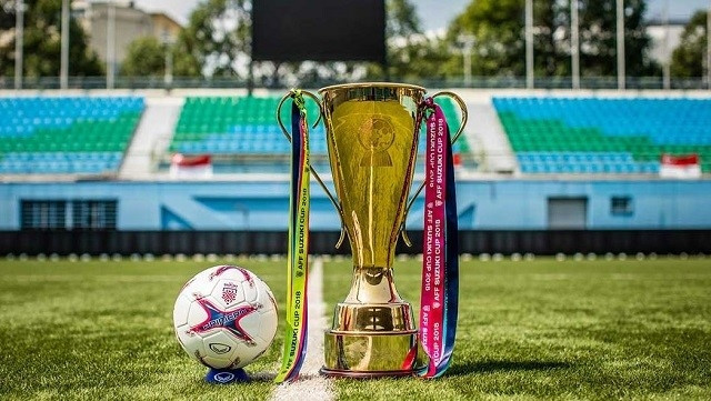 Trái bóng thi đấu chính thức và cúp vàng AFF Suzuki Cup 2018. (Ảnh: affsuzukicup.com)