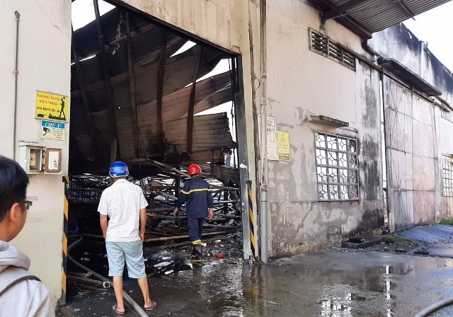 Vụ cháy làm nhiều sản phẩm và một phần nhà xưởng bị hư hỏng.