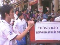 Nhiều phòng công chứng quá tải.