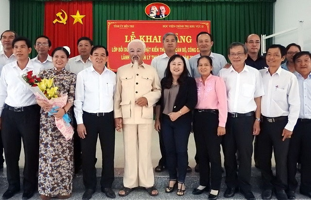 Nghệ sĩ Văn Tân thể hiện tốt khi đóng vai Bác Hồ