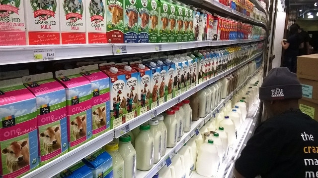 Nhiều dòng sản phẩm sữa hữu cơ được bày bán tại thị trường Mỹ.