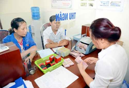 Khách hàng giao dịch tại Quỹ tín dụng nhân dân Minh Phương (TP Việt Trì, Phú Thọ).