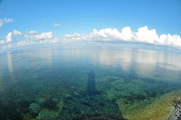 Biển Đông nhìn từ ngọn hải đăng đảo Sơn Ca.