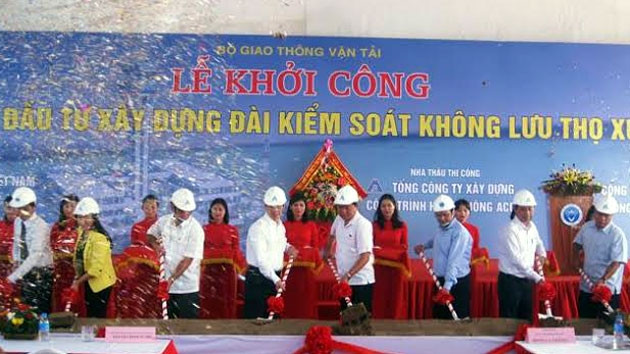 Các đại biểu động thổ dự án.