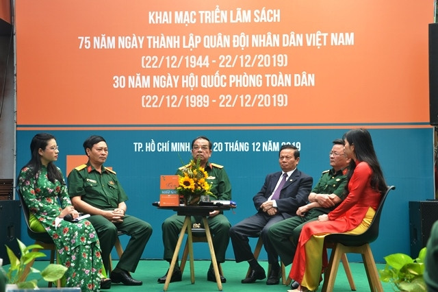 Các đại biểu trong buổi giao lưu “Ký ức người lính”.