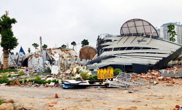 Cưỡng chế tháo dỡ công trình vi phạm.